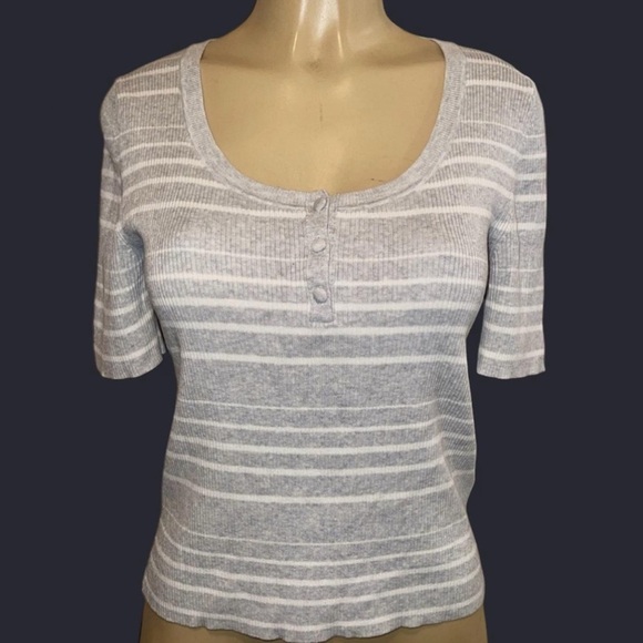 Banana Republic Gray White Striped Ribbed Knit Henley Top Medium NWOT - Picture 1 of 9